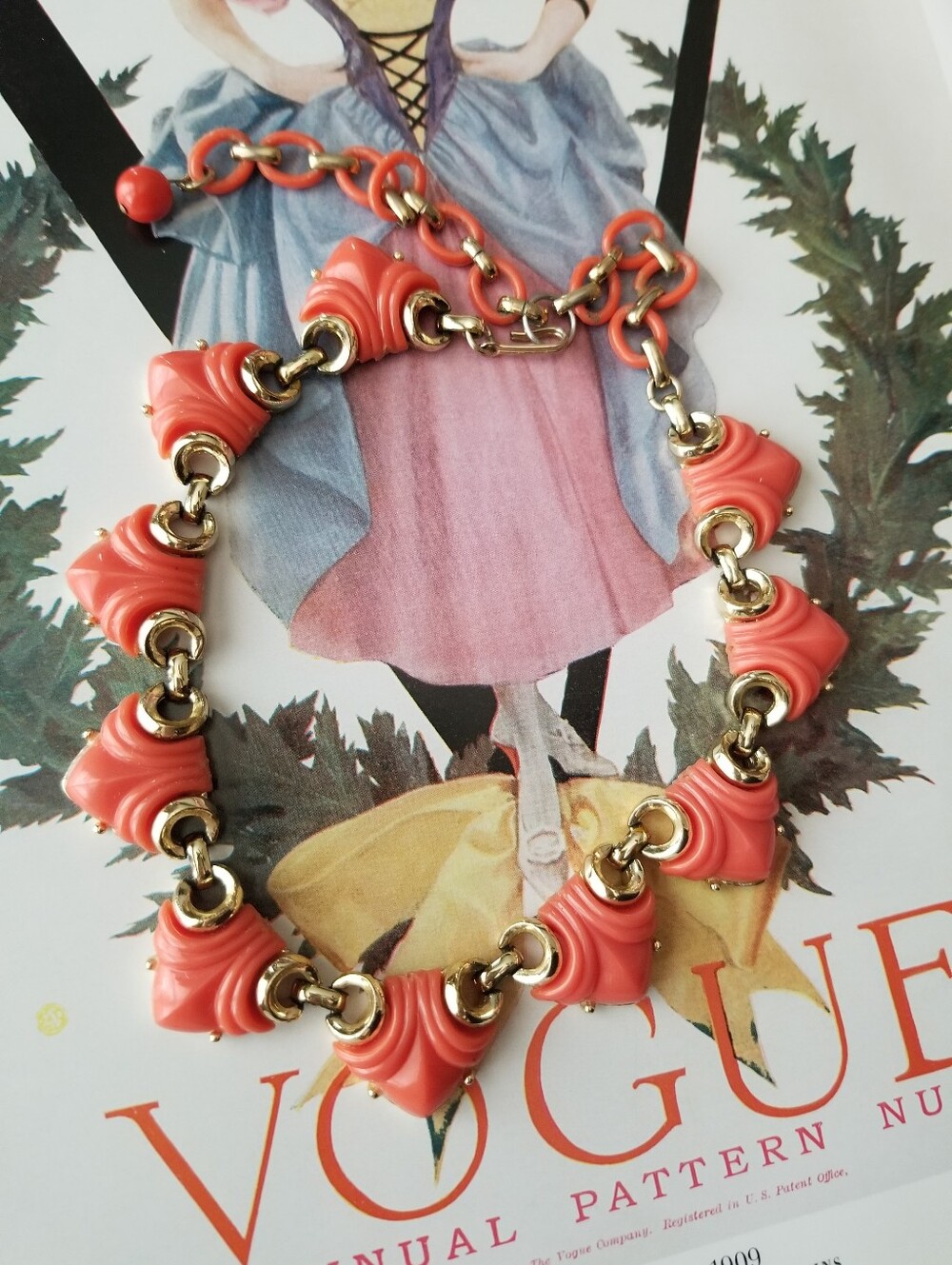 ❗Vintage 50s Coral Gold Cocktail Statement Necklace❗